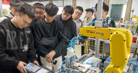 马来学子衢职留学行 数字文化创意软件开发中的中国现代工业文明与传统文化交融